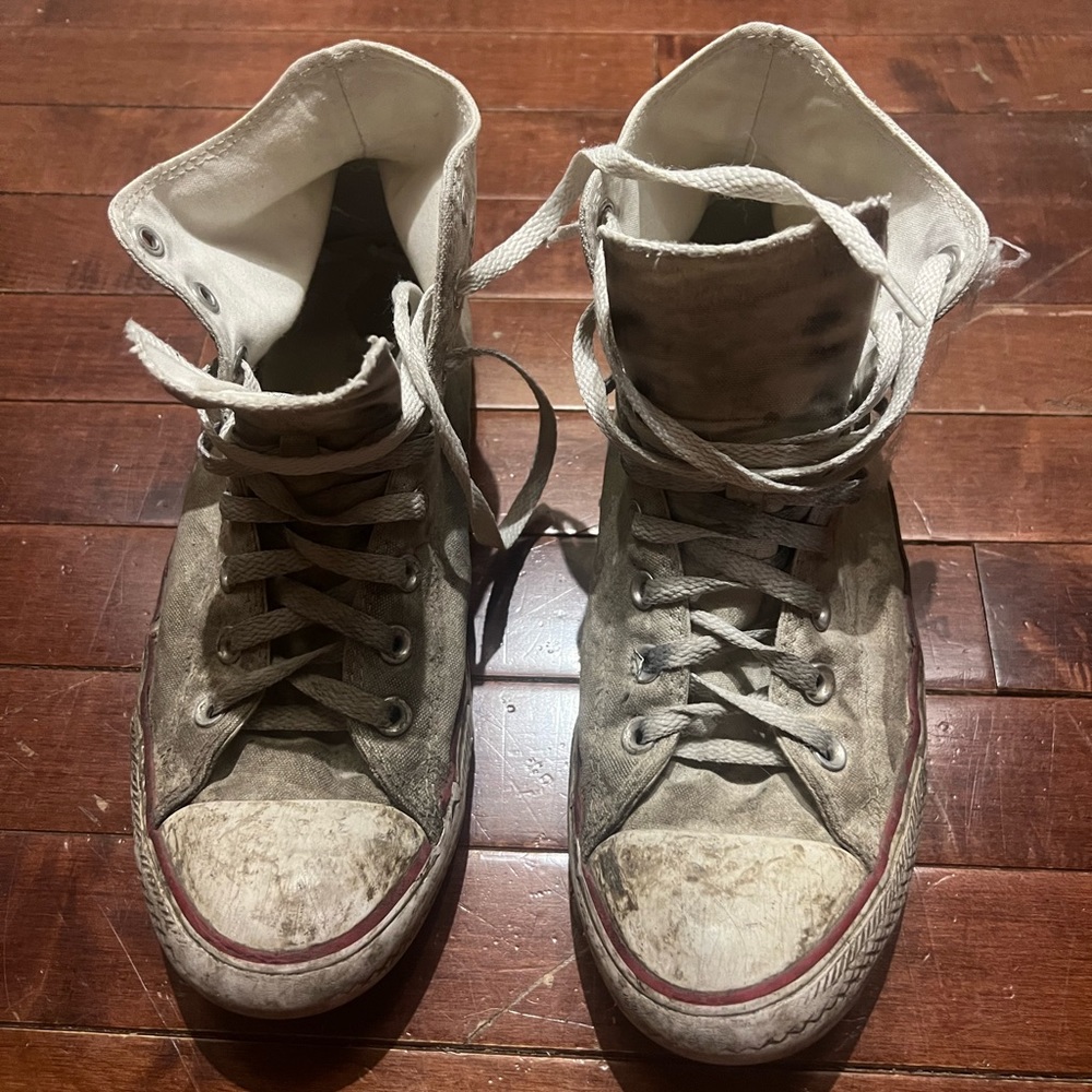 Men’s white size 10.5 Converse high-tops (dirty, used)